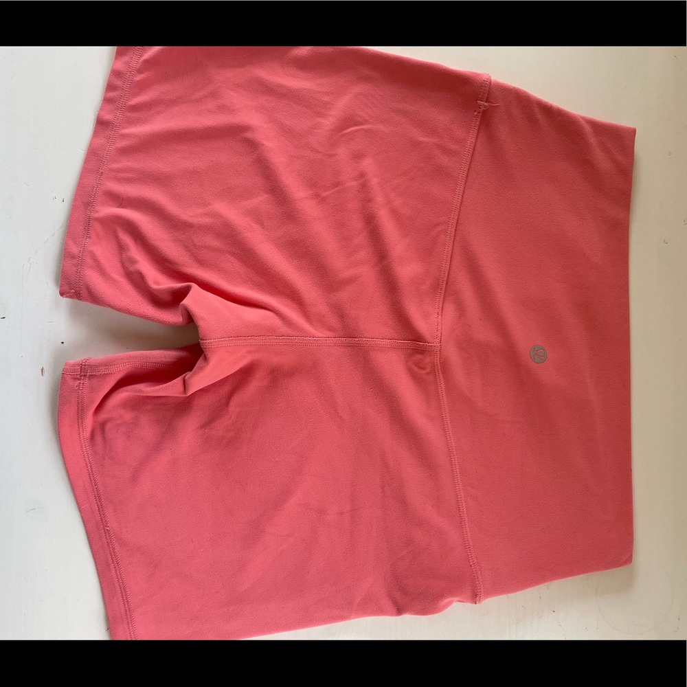 lululemon raspberry cream size 10, 6 inch inseam biker shorts